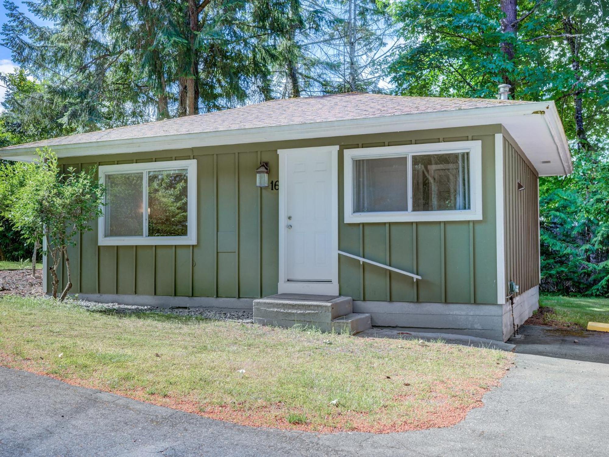 Malahat Bungalows Motel Екстер'єр фото