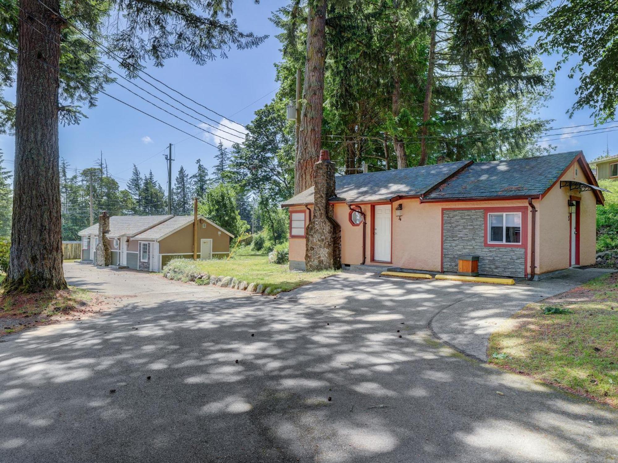 Malahat Bungalows Motel Екстер'єр фото