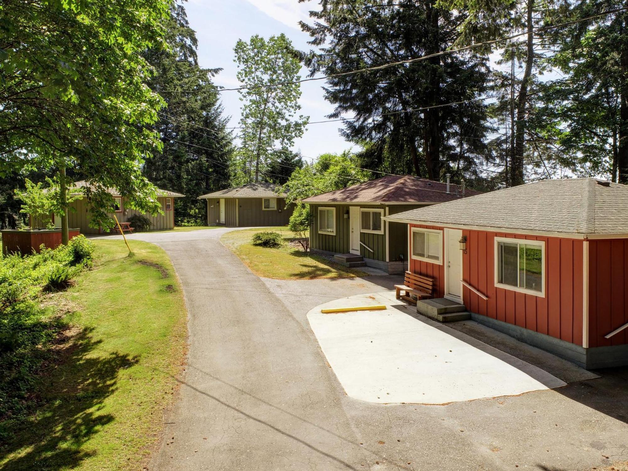 Malahat Bungalows Motel Екстер'єр фото