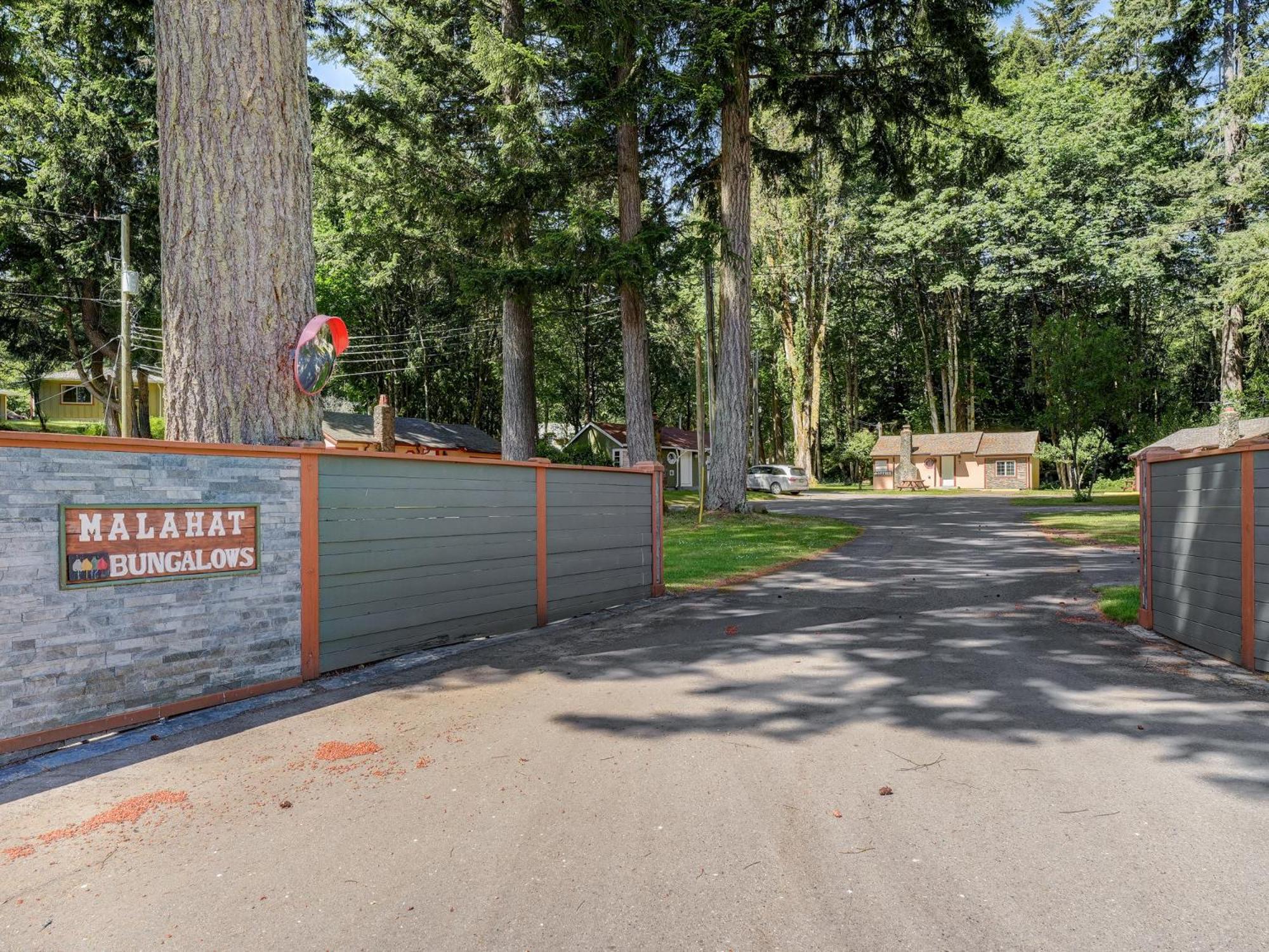Malahat Bungalows Motel Екстер'єр фото